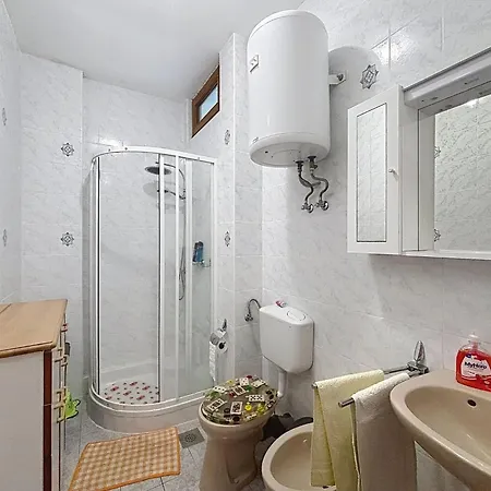 Appartement Ivo-1 By Interhome